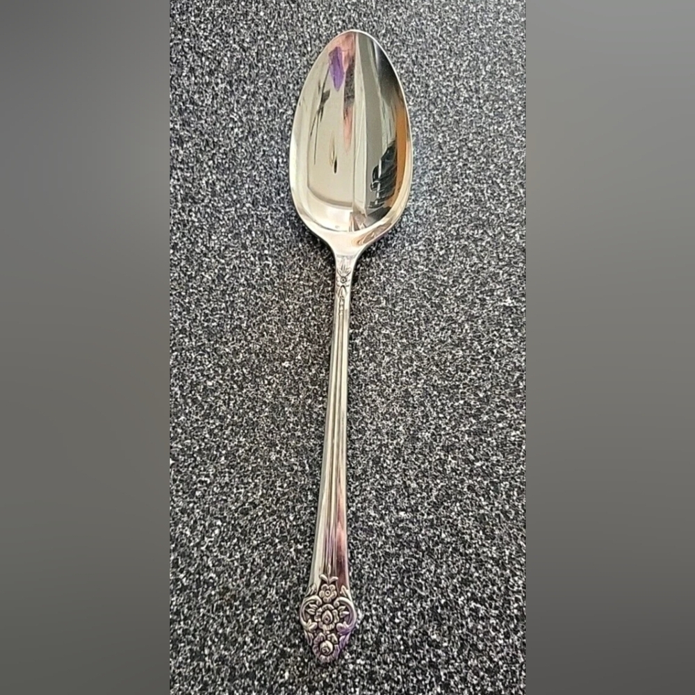 1881 Rogers Oneida 1948 Plantation Silver Plate Serving Spoon